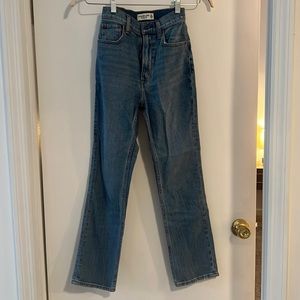 Abercrombie & Fitch - Ankle Straight Ultra High Rise